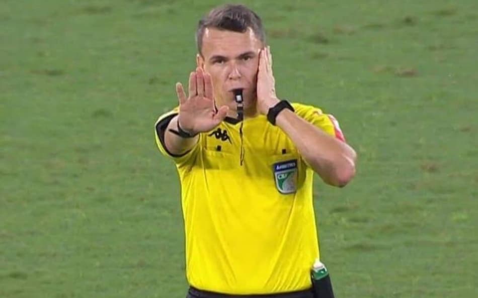Árbitro de Internacional x Santos se envolveu em polêmica na última rodada
