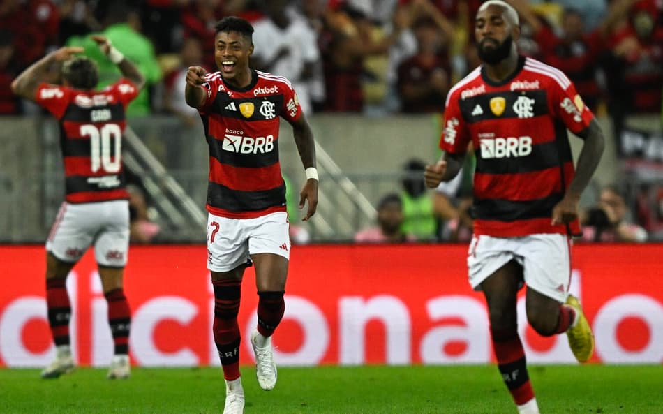 Bruno Henrique e Gerson escapam de suspensão em julgamento no STJD; Flamengo é multado