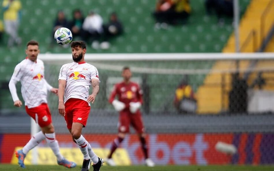 VÍDEO: zagueiro do Bragantino, Léo Ortiz abre o jogo sobre interesse do Flamengo