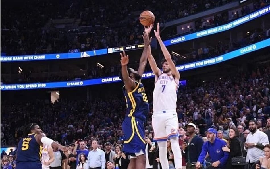 Chet Holmgren frustra retorno de Curry e Thunder derrota Warriors