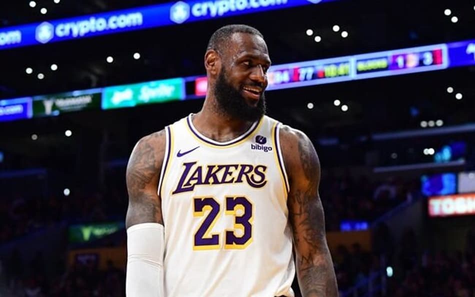 LeBron James leva susto ao saber que é mais velho que técnico do Jazz