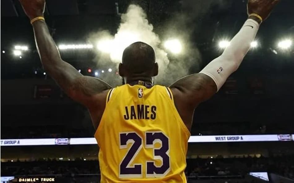 Kevin Garnett se rende e elege LeBron James como melhor da história