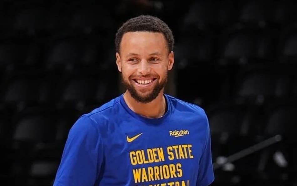 Stephen Curry revela com quais lendas da NBA gostaria de jogar