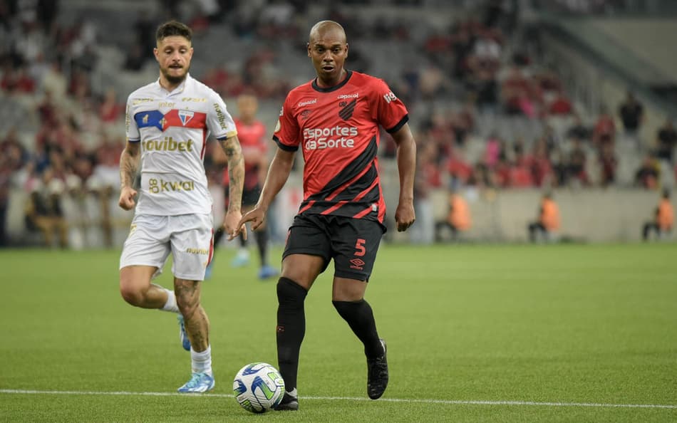Athletico-PR e Fortaleza empatam e se complicam na luta por vaga na Libertadores