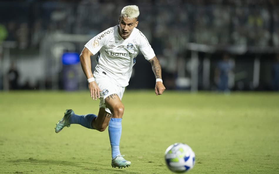 Ferreira enaltece superação do Grêmio na reta final do Brasileirão, mas pede ‘pés no chão’ na briga pelo título