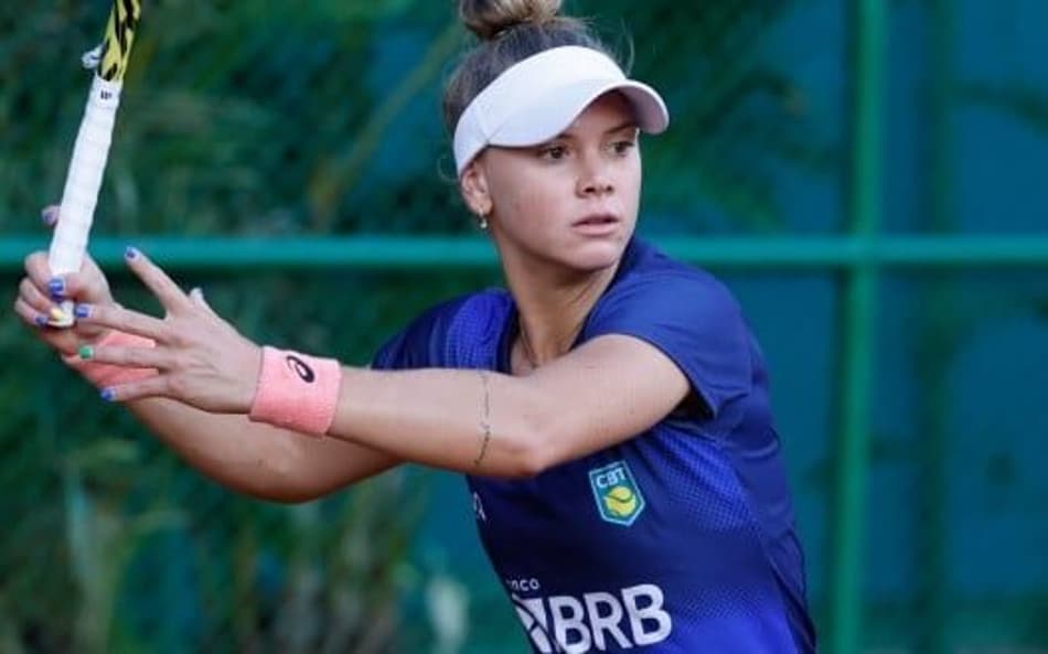 Meninas do Brasil treinam com presença da torcida para a BJK Cup em Brasília
