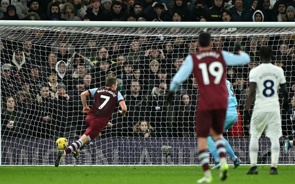 Tottenham joga mal e perde de virada para o West Ham na Premier League