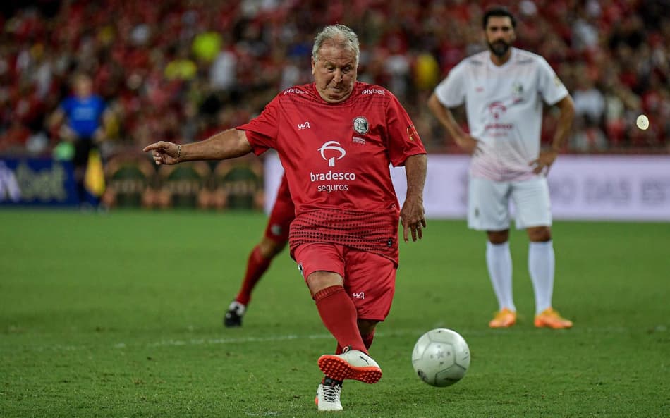 Zico comenta dores no joelho e promete algo ‘diferente’ para 20ª edição do Jogo das Estrelas