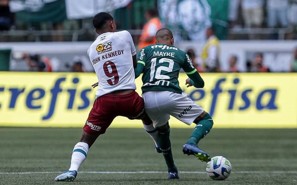 Arbitragem é questionada após polêmica em Palmeiras x Fluminense: ‘Bola não saiu’