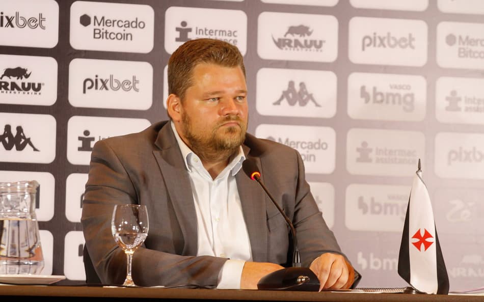 CEO do Vasco explica demissão de Paulo Bracks, revela futuro de Abel Braga e despista sobre Alexandre Mattos