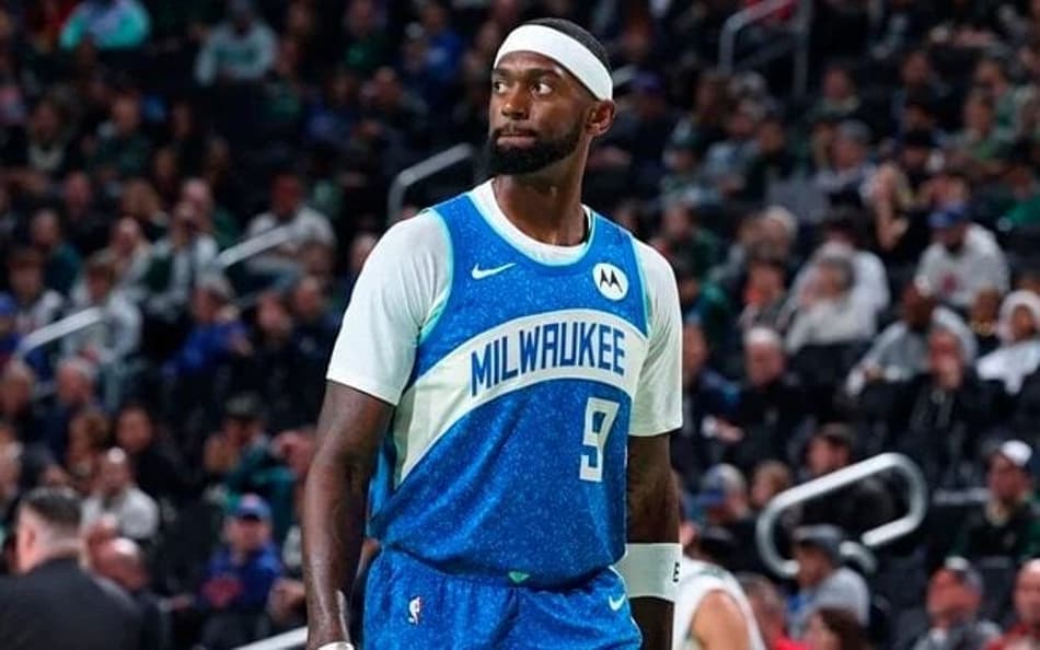 Bobby Portis discute com técnico do Bucks após eliminação