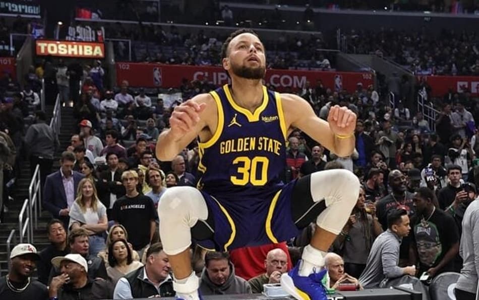 Stephen Curry atinge recorde impressionante no Warriors