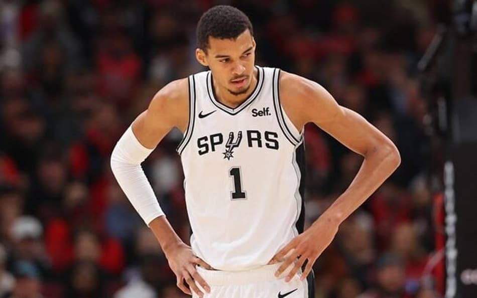 Victor Wembanyama sofre lesão inusitada antes de jogo da NBA