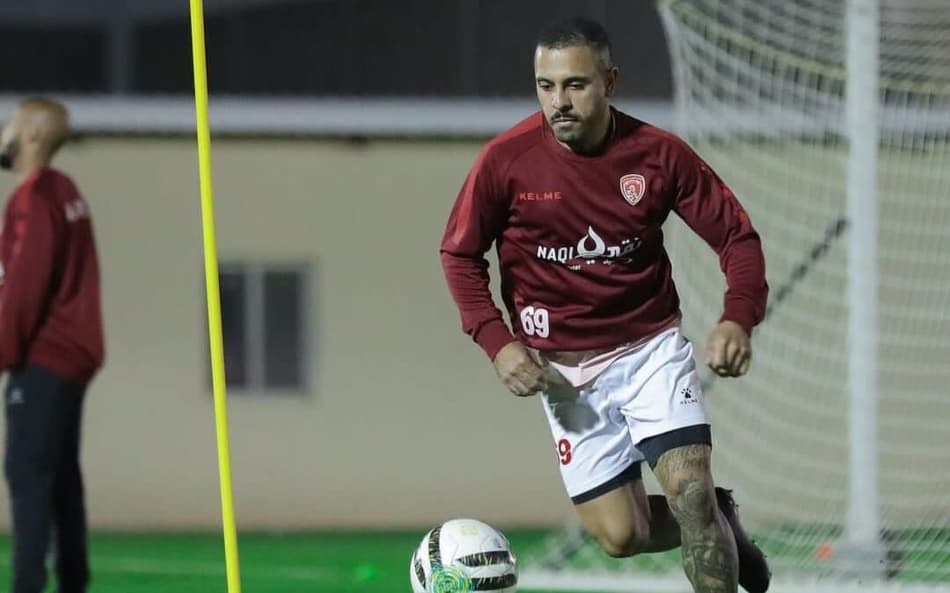 Al-Arabi vence e Diego Miranda faz bom jogo na Divisão 1 árabe