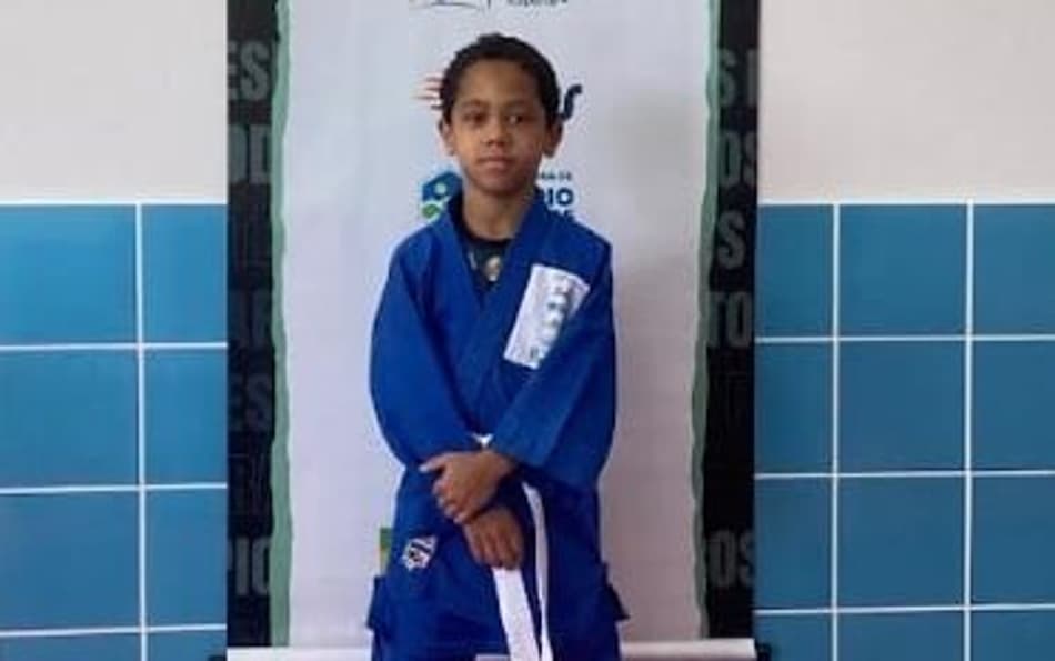 Com apoio de projeto social, Ângelo, 9 anos, enfrenta problema renal e vence no tatame