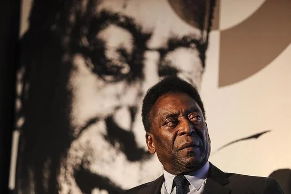 pele-rei-do-futebol-26122022170906942_Easy-Resize.com (1)