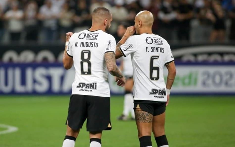 Renato Augusto chora em despedida de Fábio Santos no Corinthians; assista