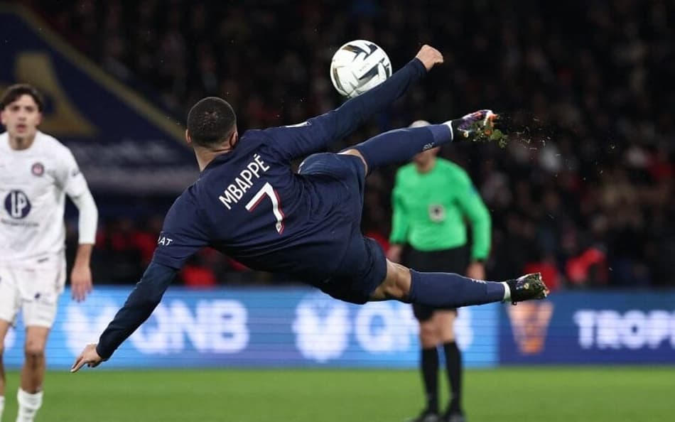 Mbappé faz gol do título do PSG e se torna o maior artilheiro da história do Parque dos Príncipes