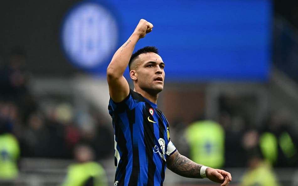 Internazionale bate o Napoli no apagar das luzes e conquista a oitava taça da Supercopa Italiana