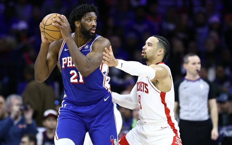 Joel Embiid volta, amplia recorde e 76ers derrota Rockets