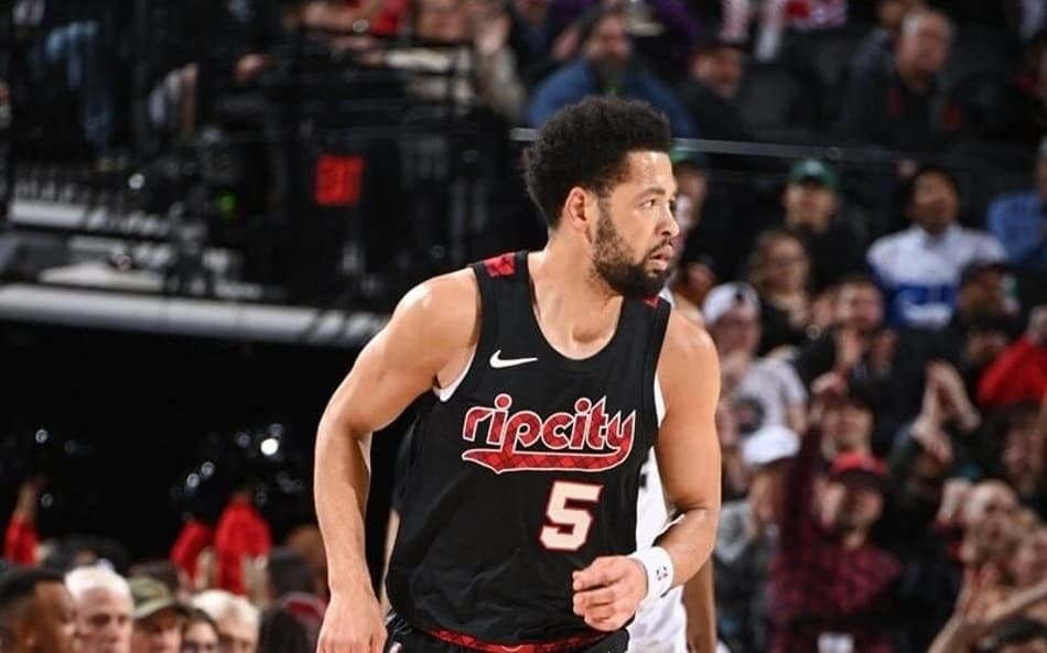 Lakers acerta contrato com jogador que estava no Blazers