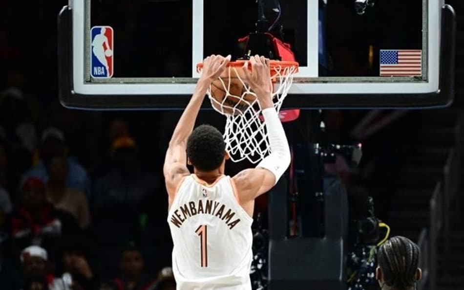 Victor Wembanyama anota 26 no segundo tempo, mas Spurs perde para o Hawks