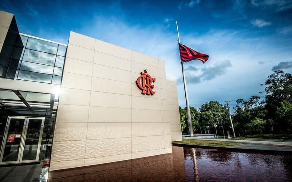 AO VIVO: Acompanhe a coletiva de Bruno Henrique e a apresentação de De La Cruz no Flamengo