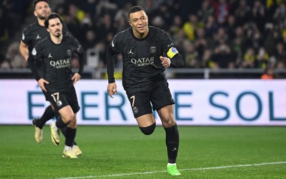 Mbappé inicia na reserva, marca de pênalti, e PSG vence Nantes pelo Campeonato Francês