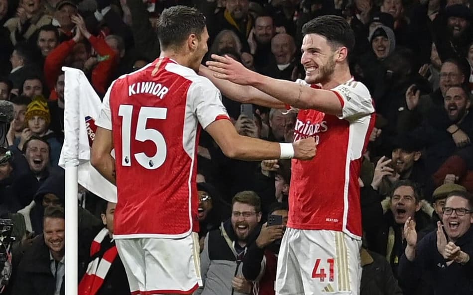 Arsenal goleia Newcastle e segue vivo na briga pelo título da Premier League