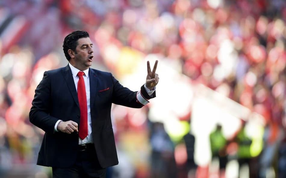 Botafogo consulta técnico português e recebe resposta