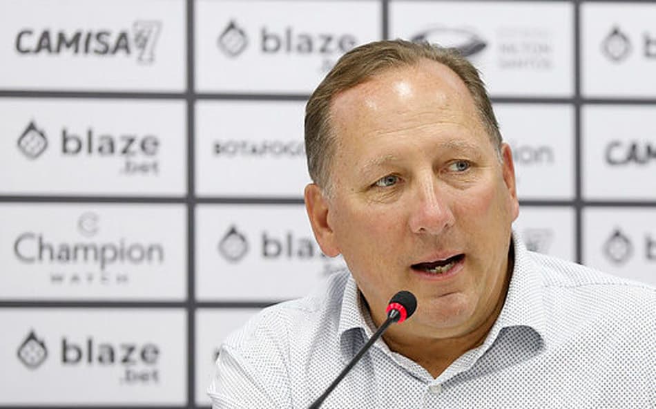 A quatro dias do prazo de inscrição para Libertadores, Botafogo planeja trazer mais reforços