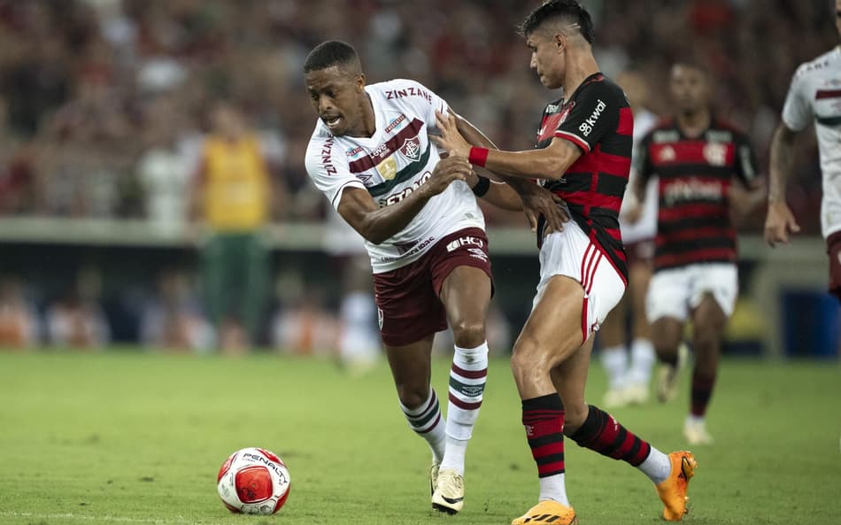 Torcedores do Flamengo reagem a gol anulado por falta para o Fluminense: ‘Palhaçada’