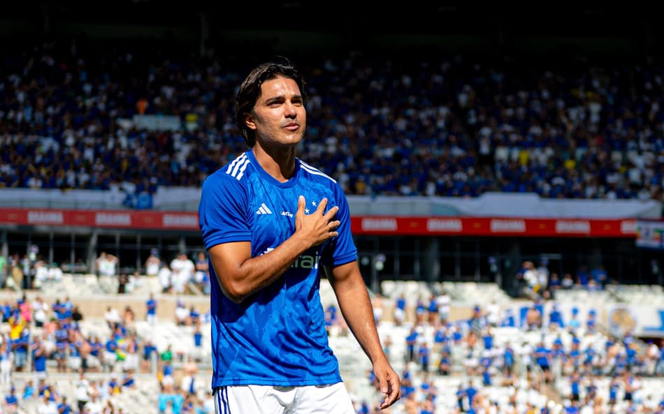 Assista: Marcelo Moreno se emociona e se despede do futebol em homenagem do Cruzeiro