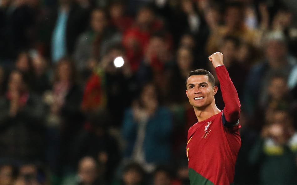 Hotel que hospedou Cristiano Ronaldo abre leilão de cama em que o jogador dormiu; saiba valores