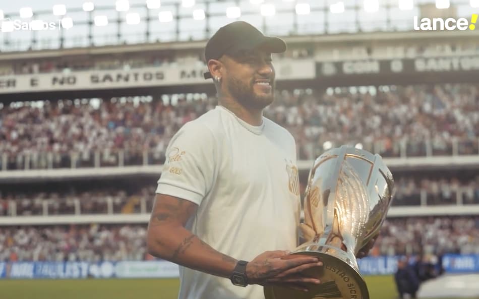 VÍDEO: Bastidores de Neymar na Vila: visita ao vestiário, carinho na taça e "pé quente"; veja!