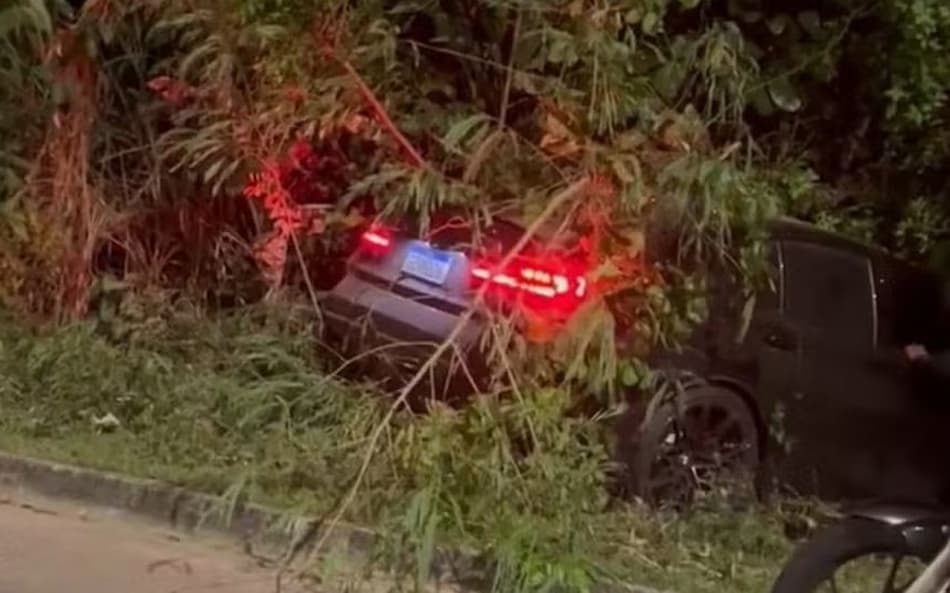 Zagueiro do Vasco sofre acidente de carro a caminho da concentração