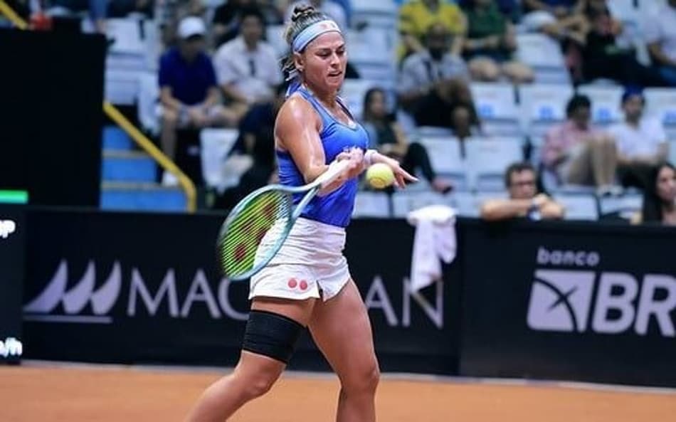 Carol Meligeni luta, mas perde, e Brasil cai diante da Alemanha na Billie Jean King Cup