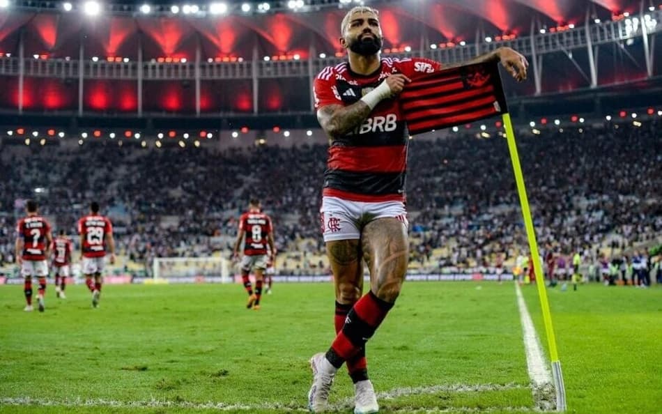 Ovacionado! Gabigol é recebido com aplausos pela torcida do Flamengo em seu retorno ao Maracanã