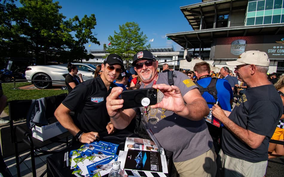 Papo com Helio Castroneves: Era para ser uma corrida, mas agora são três