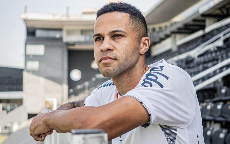 Meia do Santos revela conversa com Neymar após acerto