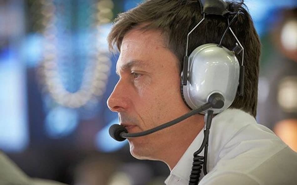 Mercedes reconhece que ‘nem mágico Newey’ resolveria problemas do W15