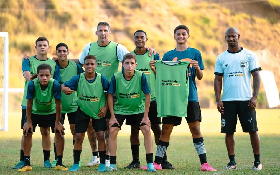 Materazzi e Trezeguet visitam cidade do interior do Rio de Janeiro para participar de reality show
