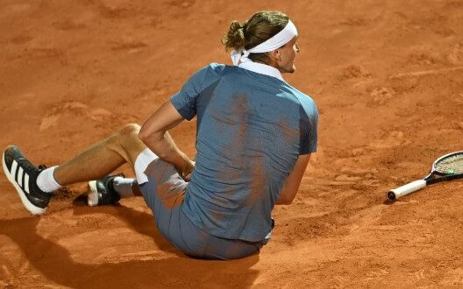 Zverev se machuca com queda, mas derruba Fritz e vai à semi em Roma