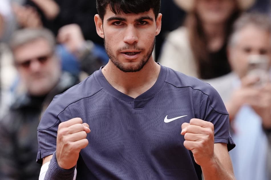 Alcaraz despacha Aliassime e reencontra freguês Tsitsipas nas quartas de Roland Garros