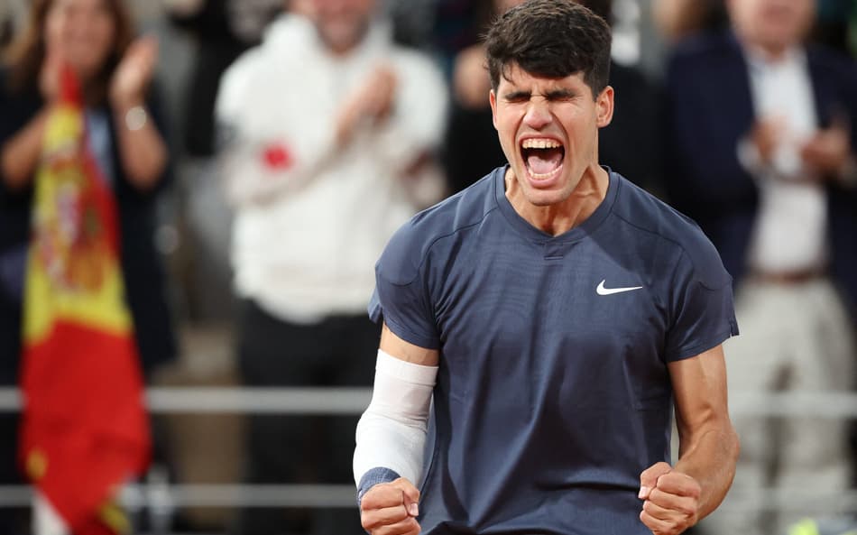 Alcaraz mantém freguesia contra Tsitsipas e desafia Sinner na semi de Roland Garros