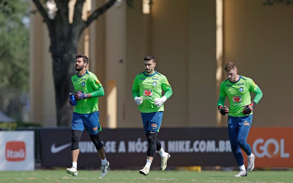 Alisson e Bento disputam a titularidade da Seleção Brasileira