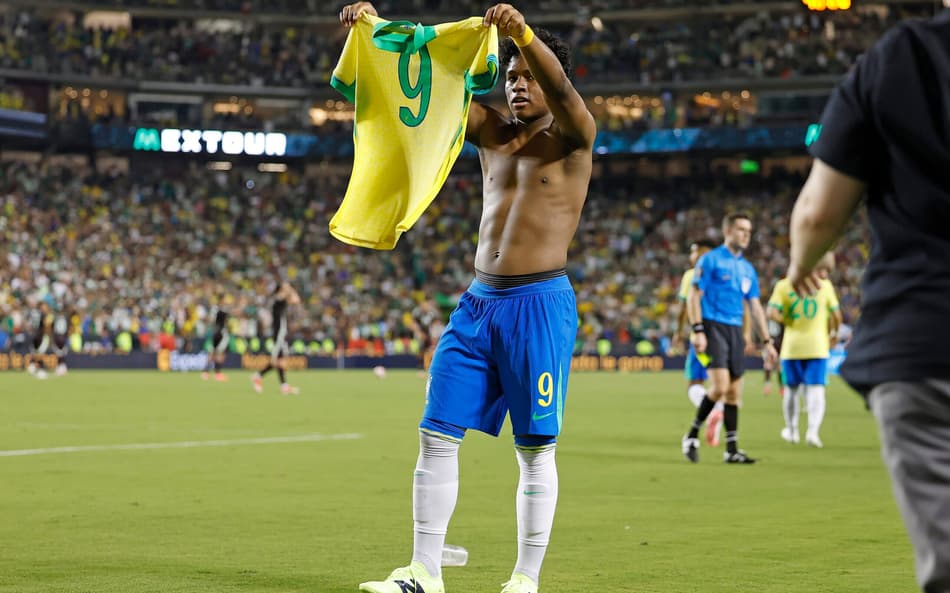 Endrick brilha, e Brasil vence o México no primeiro amistoso antes da Copa América