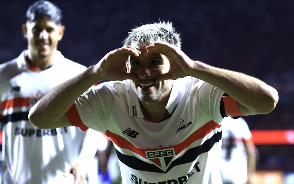 Pouco criativo, São Paulo conta com ‘ajuda’ do Cruzeiro para vencer e entrar no G4 do Brasileirão