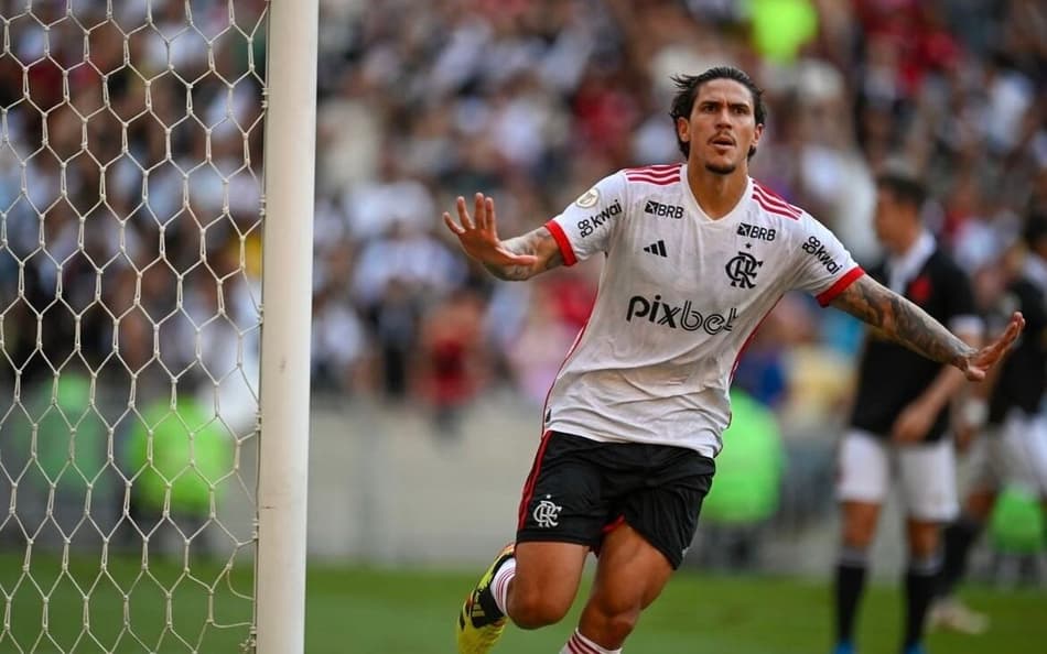 Lance! Final: Flamengo aplica goleada histórica no Vasco pelo Brasileirão e briga pela liderança