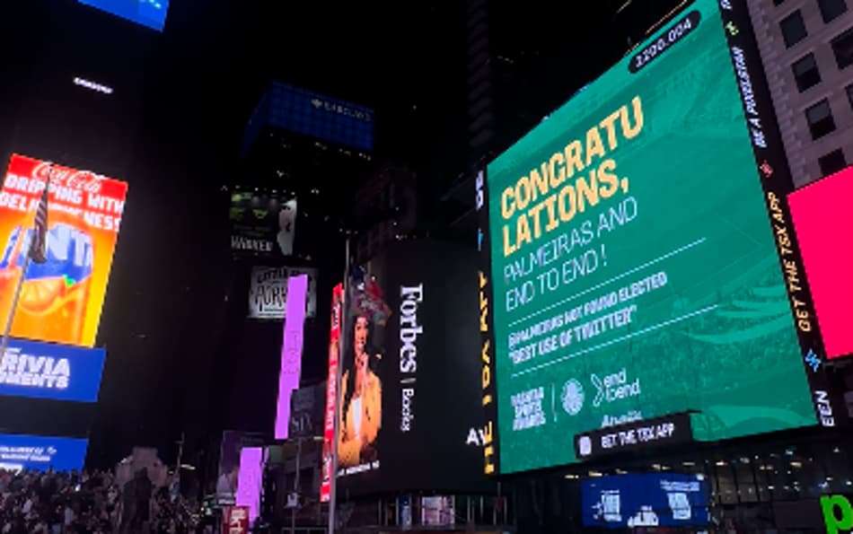 Palmeiras ganha prêmio inédito e é parabenizado na Times Square, em Nova York